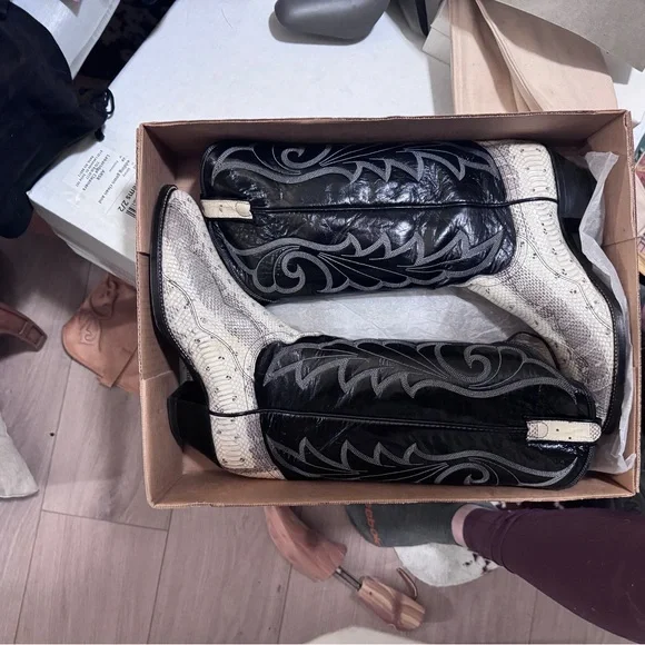 Black and White Cowboy Boots - Picture 7 of 7